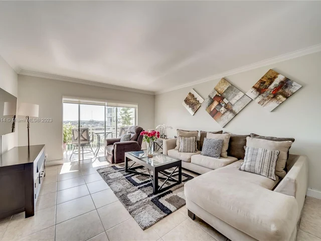 4400 Hillcrest Dr # 807A, Hollywood FL 33021