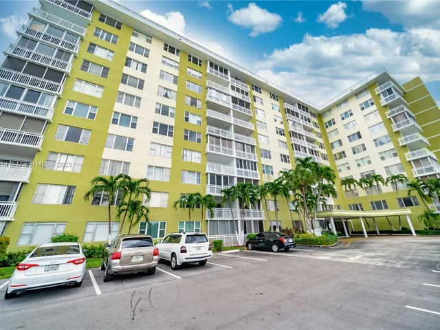4400 Hillcrest Dr # 807A, Hollywood FL 33021
