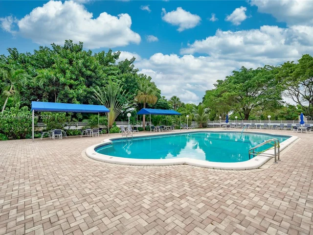 4400 Hillcrest Dr # 807A, Hollywood FL 33021