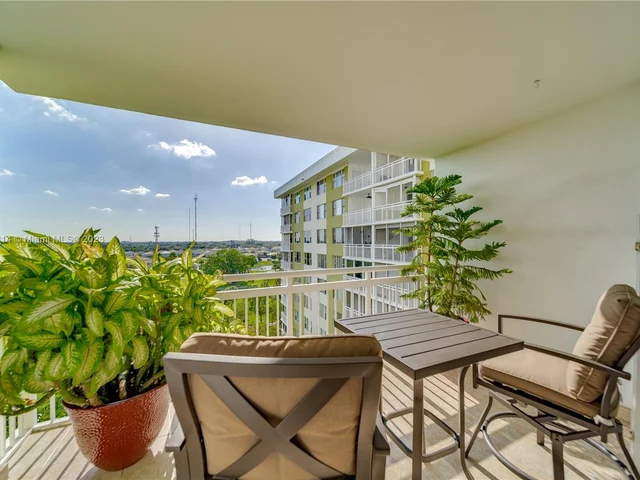 4400 Hillcrest Dr # 807A, Hollywood FL 33021
