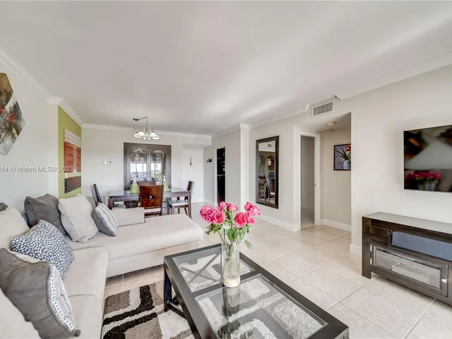 4400 Hillcrest Dr # 807A, Hollywood FL 33021