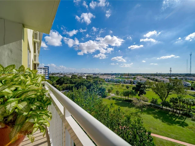 4400 Hillcrest Dr # 807A, Hollywood FL 33021