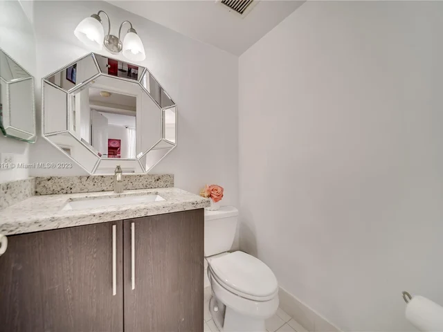 4400 Hillcrest Dr # 807A, Hollywood FL 33021