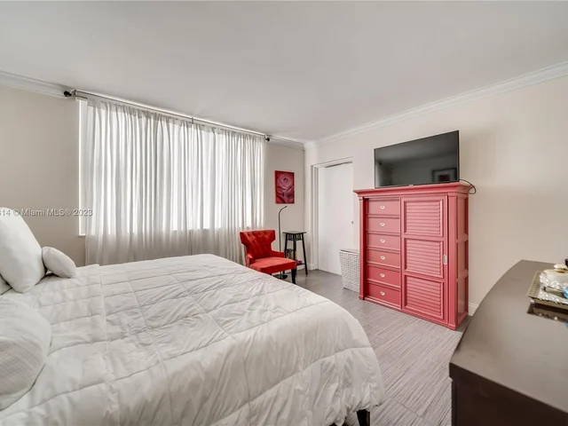 4400 Hillcrest Dr # 807A, Hollywood FL 33021