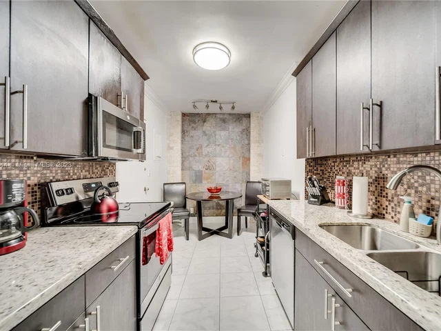 4400 Hillcrest Dr # 807A, Hollywood FL 33021