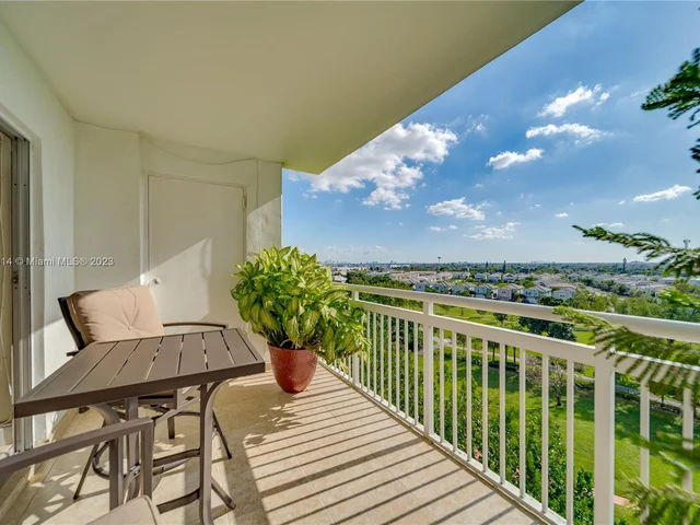 4400 Hillcrest Dr # 807A, Hollywood FL 33021