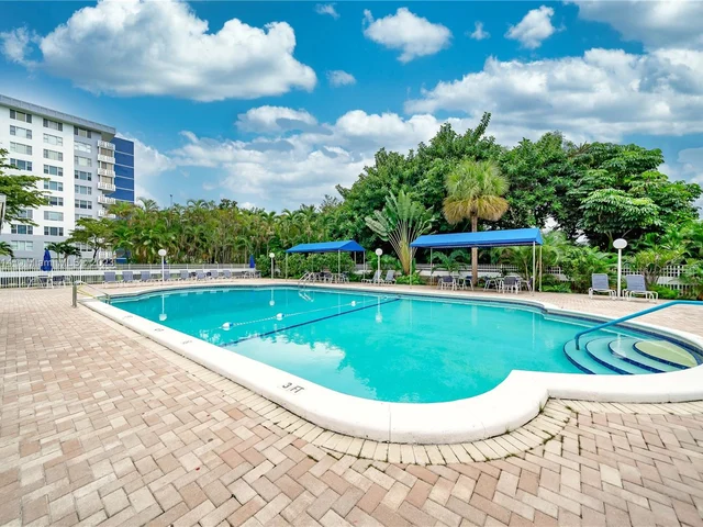 4400 Hillcrest Dr # 807A, Hollywood FL 33021