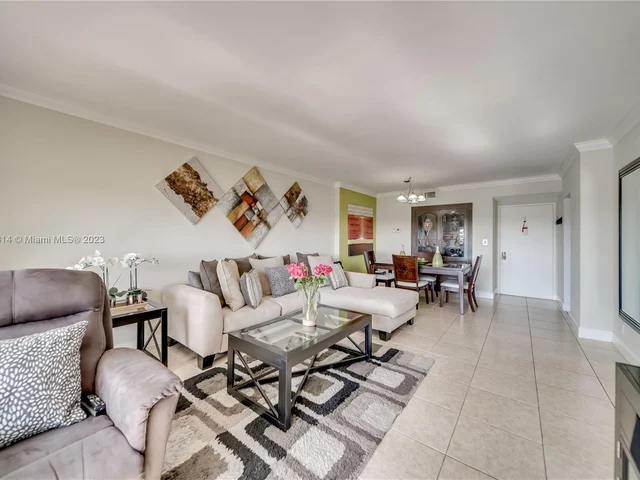 4400 Hillcrest Dr # 807A, Hollywood FL 33021