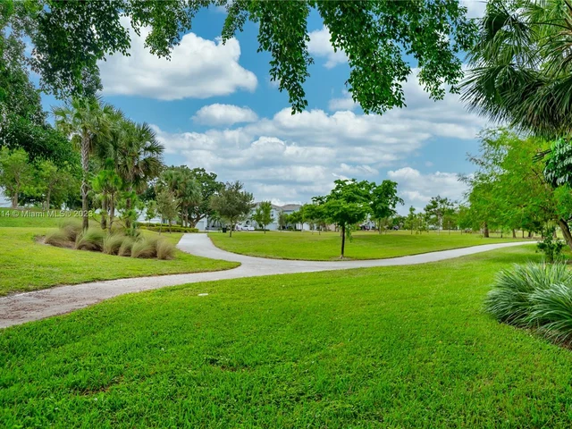 4400 Hillcrest Dr # 807A, Hollywood FL 33021