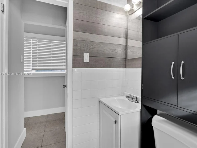 1430 NW 7th St, Fort Lauderdale FL 33311