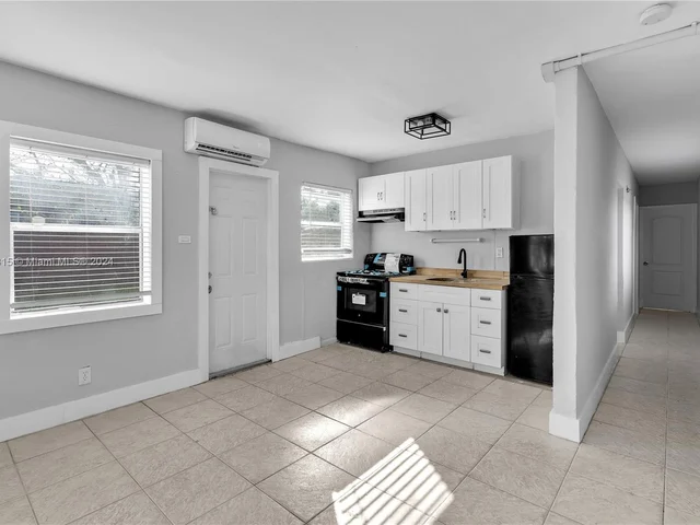 1430 NW 7th St, Fort Lauderdale FL 33311