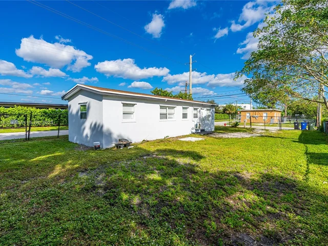 1430 NW 7th St, Fort Lauderdale FL 33311