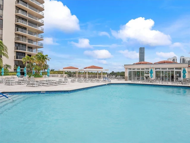 19667 Turnberry Way # 3E, Aventura FL 33180