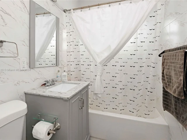 1500 NE 183rd St, North Miami Beach FL 33179