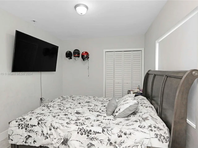 1500 NE 183rd St, North Miami Beach FL 33179