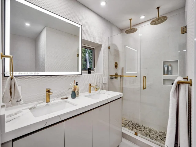 700 N Victoria Park Rd, Fort Lauderdale FL 33304