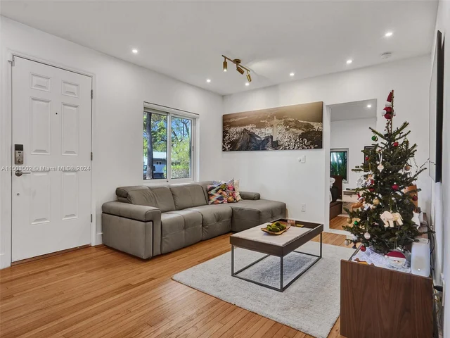 700 N Victoria Park Rd, Fort Lauderdale FL 33304