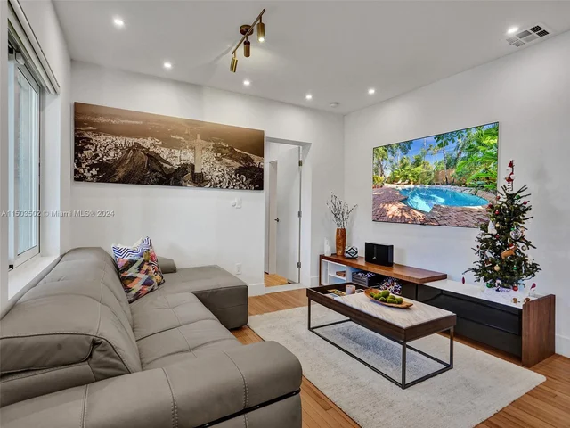 700 N Victoria Park Rd, Fort Lauderdale FL 33304