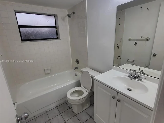 2500 W 67th Pl # 26, Hialeah FL 33016