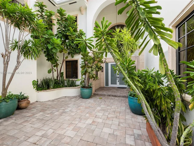 636 PALM DRIVE, Hallandale Beach FL 33009