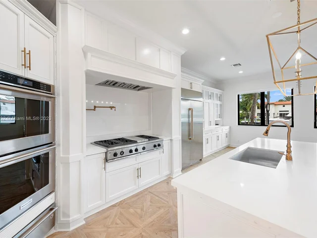 636 PALM DRIVE, Hallandale Beach FL 33009