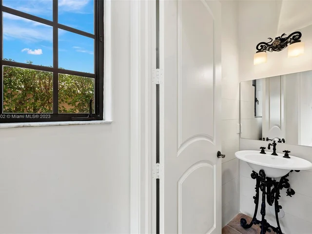 636 PALM DRIVE, Hallandale Beach FL 33009