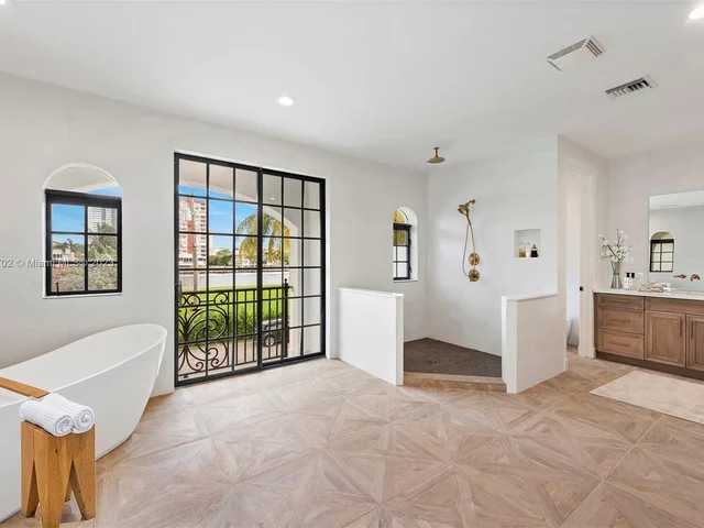 636 PALM DRIVE, Hallandale Beach FL 33009