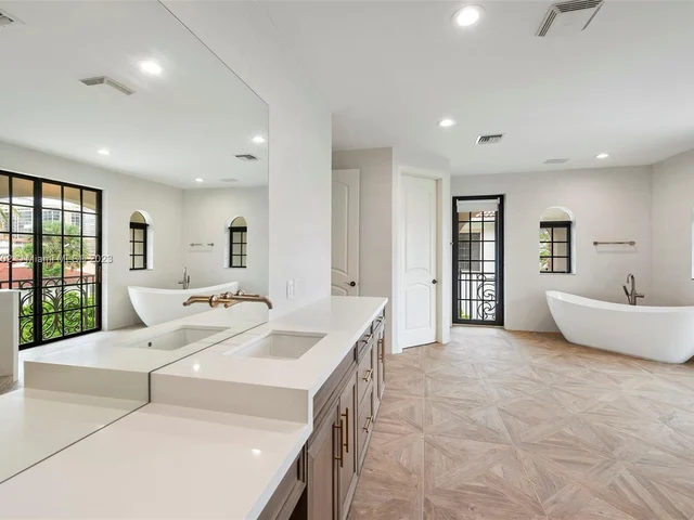 636 PALM DRIVE, Hallandale Beach FL 33009