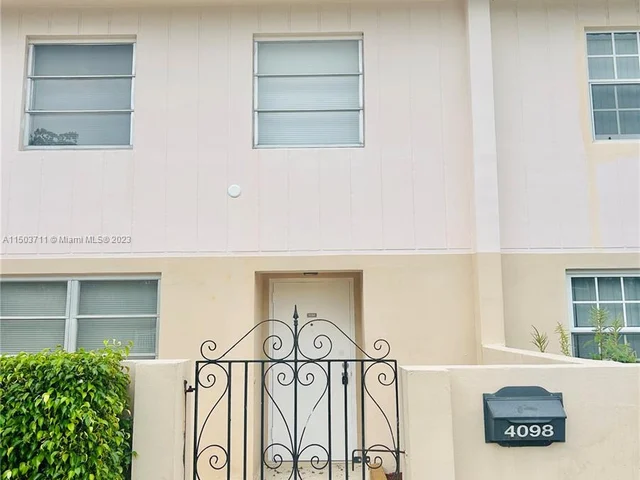 4098 Inverrary Dr # 12E, Lauderhill FL 33319