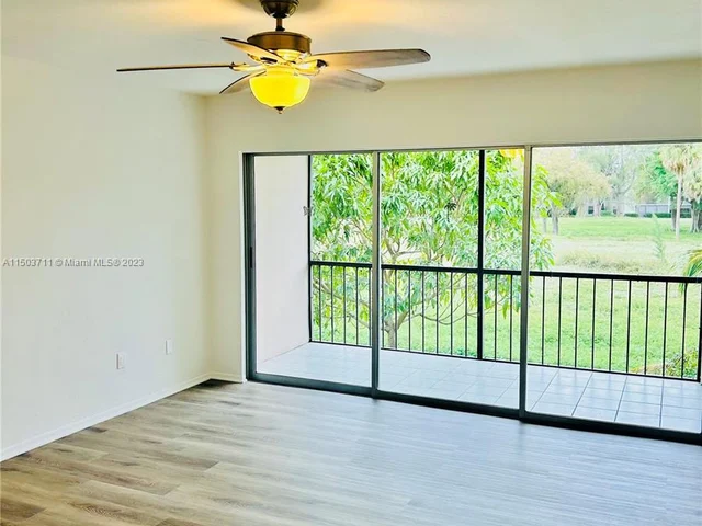 4098 Inverrary Dr # 12E, Lauderhill FL 33319