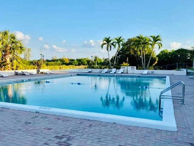 4098 Inverrary Dr # 12E, Lauderhill FL 33319