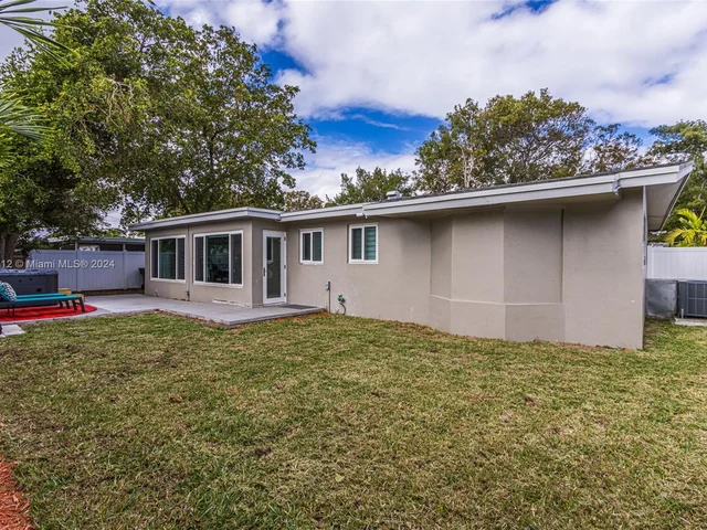 2260 NE 62nd St, Fort Lauderdale FL 33308