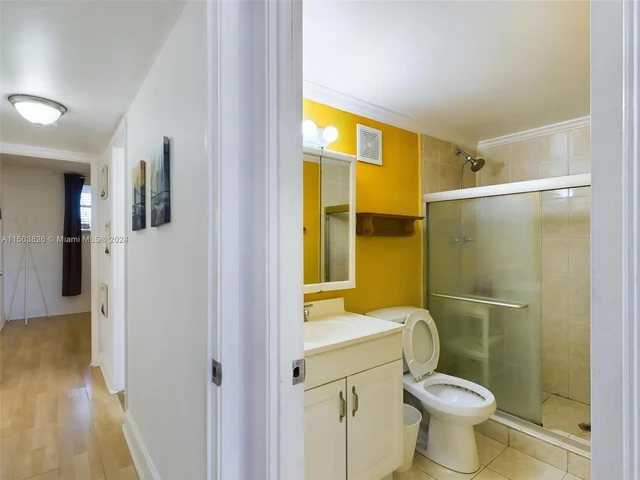 1700 NE 191st St # 405, Miami FL 33179