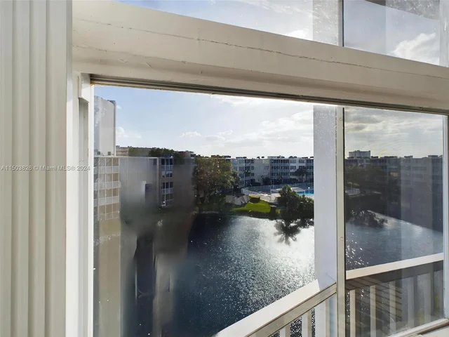 1700 NE 191st St # 405, Miami FL 33179