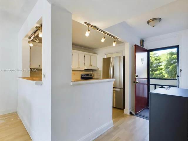 1700 NE 191st St # 405, Miami FL 33179