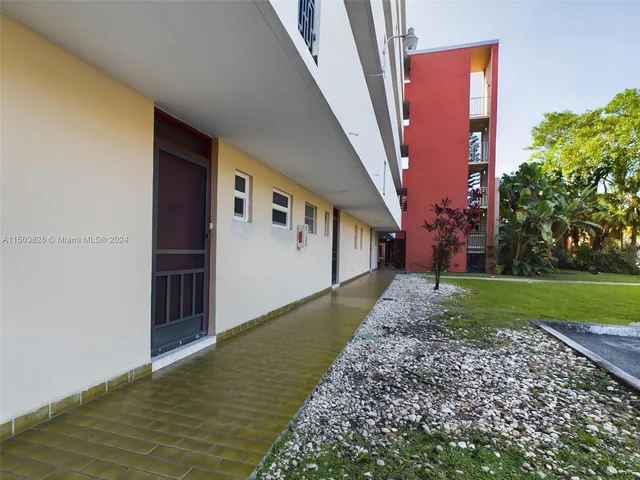 1700 NE 191st St # 405, Miami FL 33179