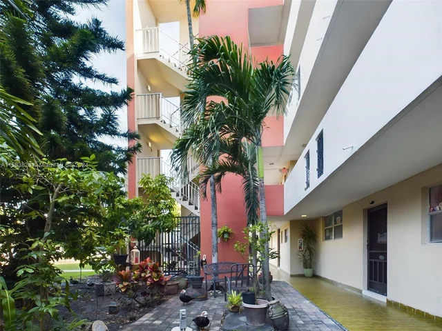 1700 NE 191st St # 405, Miami FL 33179