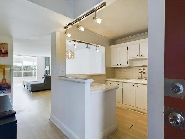 1700 NE 191st St # 405, Miami FL 33179