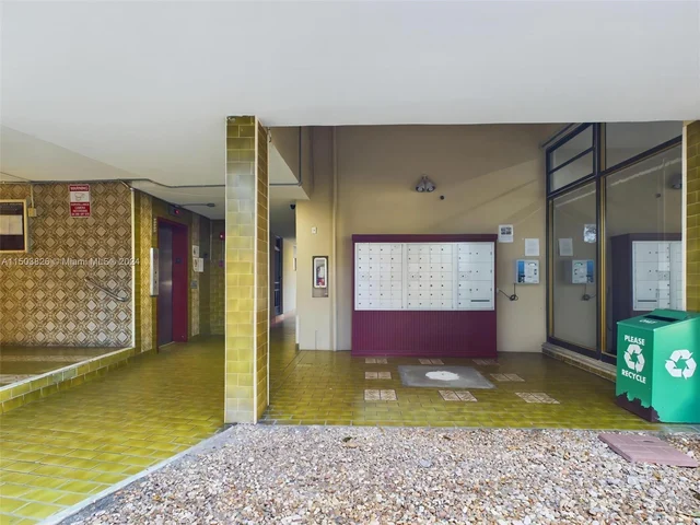 1700 NE 191st St # 405, Miami FL 33179