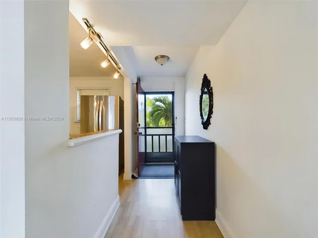 1700 NE 191st St # 405, Miami FL 33179