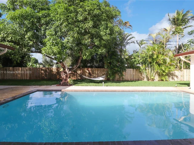 7955 SW 162nd St, Palmetto Bay FL 33157