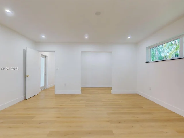 7955 SW 162nd St, Palmetto Bay FL 33157