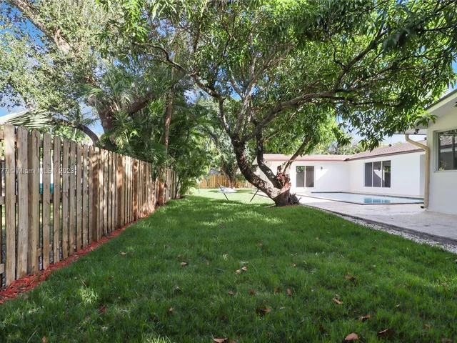 7955 SW 162nd St, Palmetto Bay FL 33157