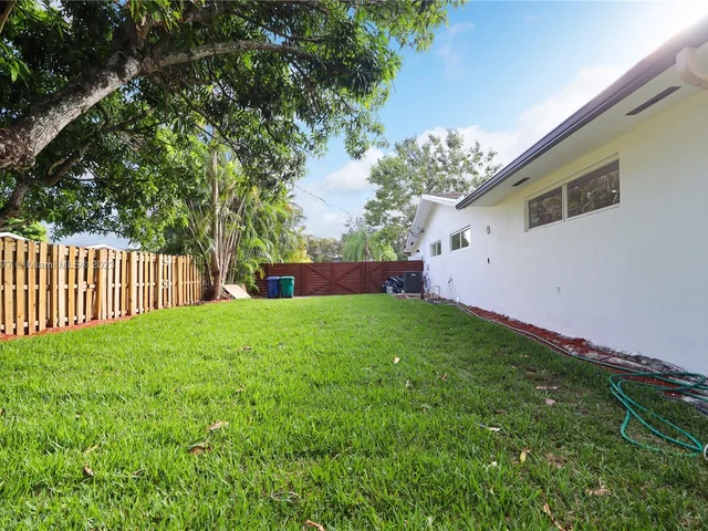 7955 SW 162nd St, Palmetto Bay FL 33157
