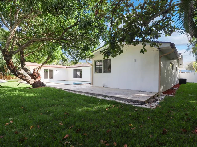 7955 SW 162nd St, Palmetto Bay FL 33157