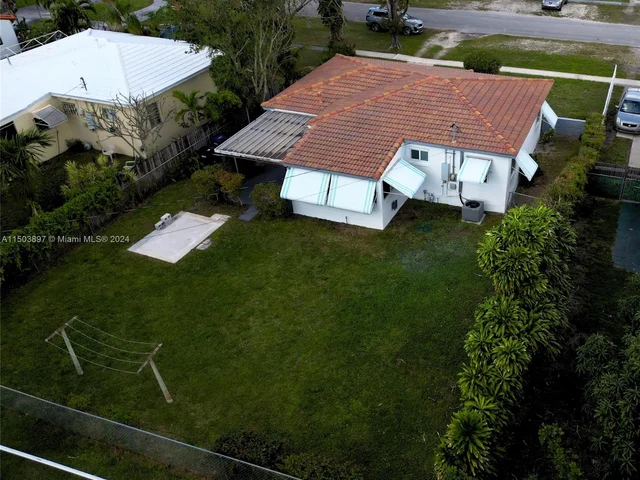 1270 NE 161 St, North Miami Beach FL 33162