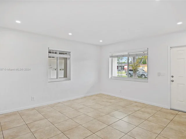 1270 NE 161 St, North Miami Beach FL 33162