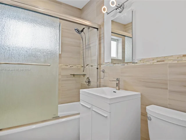 1270 NE 161 St, North Miami Beach FL 33162