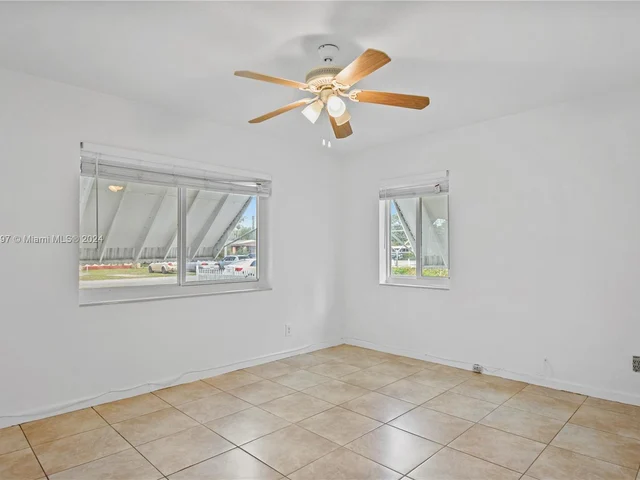 1270 NE 161 St, North Miami Beach FL 33162