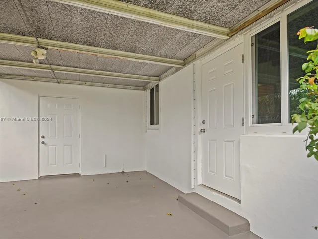 1270 NE 161 St, North Miami Beach FL 33162